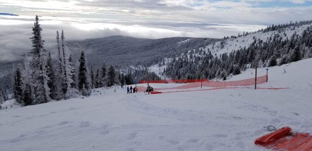 How does a snow fence work?